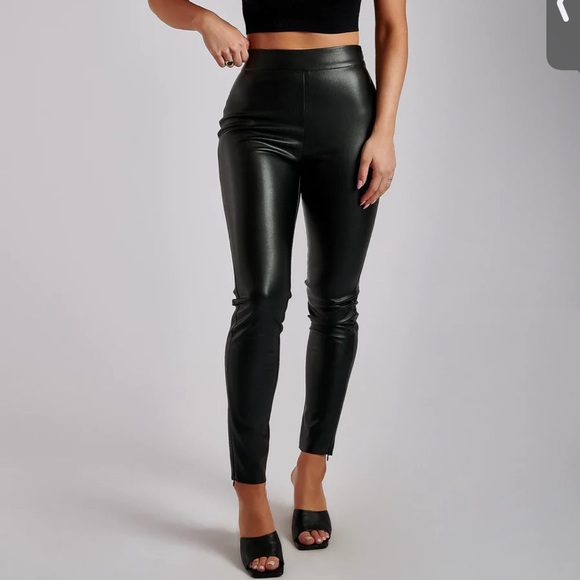MESHKI BLACK SHAYLA SKINNY FAUX LEATHER SPLIT PANT SIZE SMALL - Picture 1 of 12